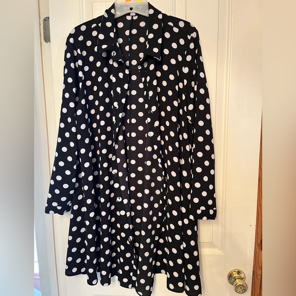 Fashionable black and white Polka Dot Duster